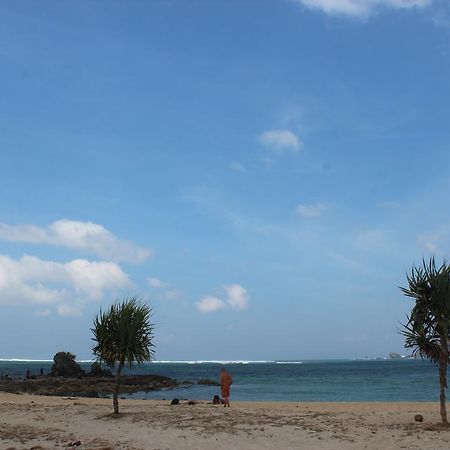 Tastura Beach Hotel Kuta  Exterior photo