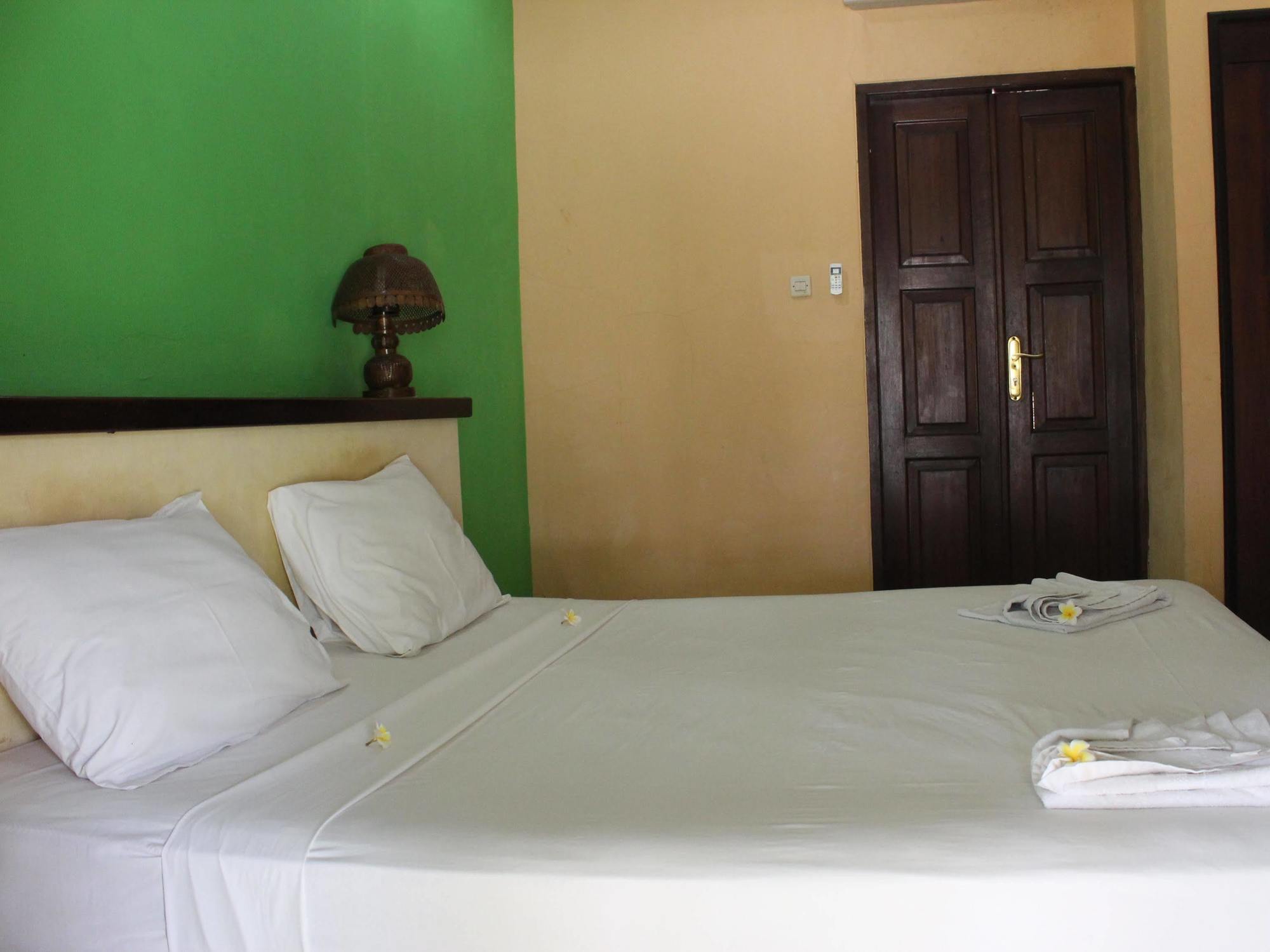 Tastura Beach Hotel Kuta  Exterior photo