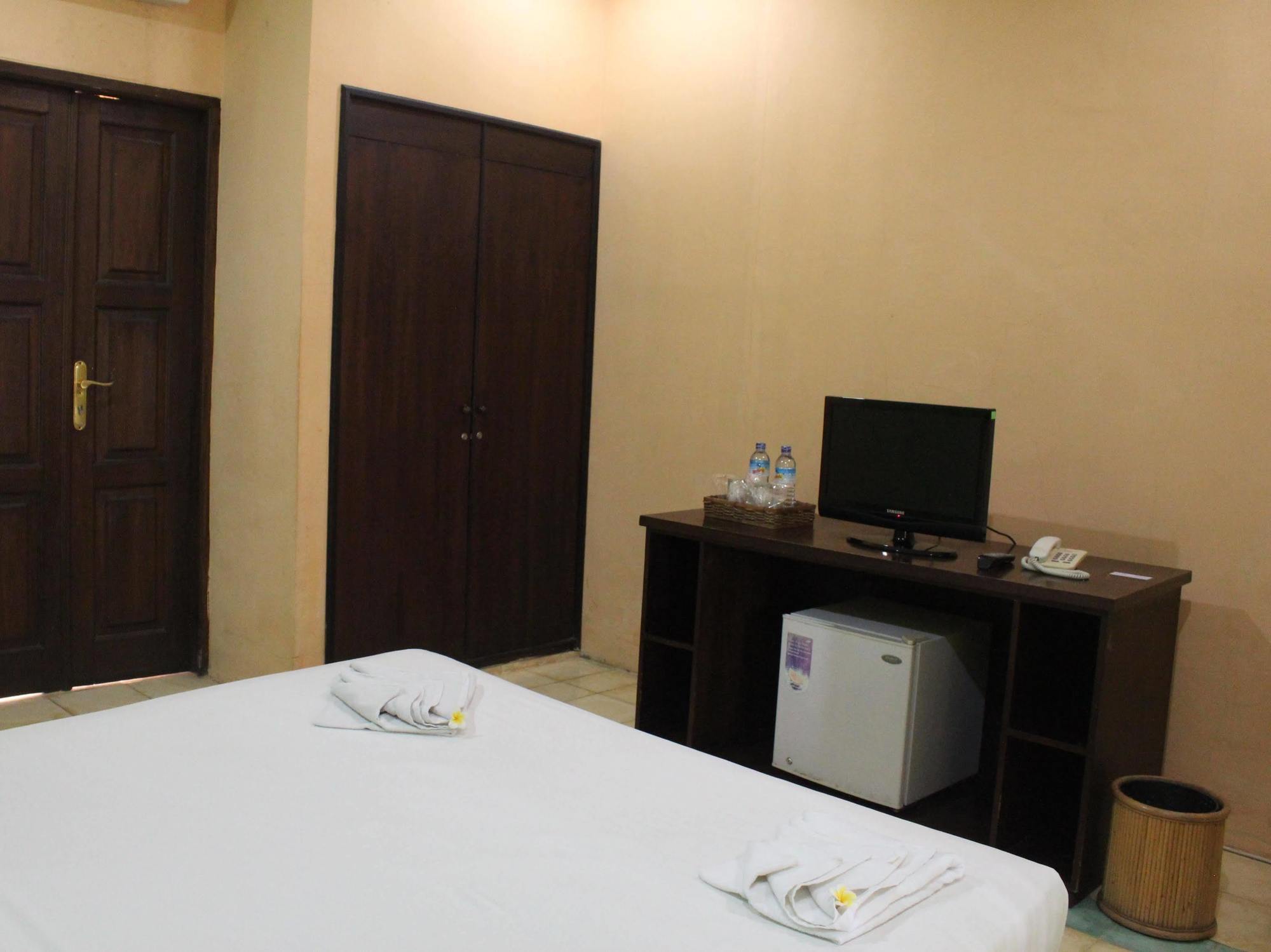 Tastura Beach Hotel Kuta  Exterior photo