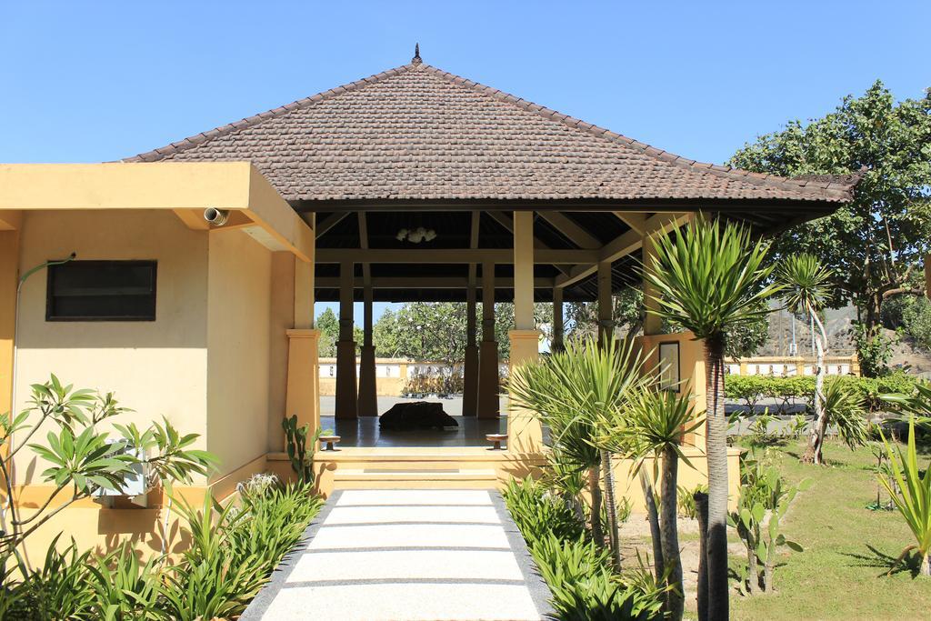 Tastura Beach Hotel Kuta  Exterior photo