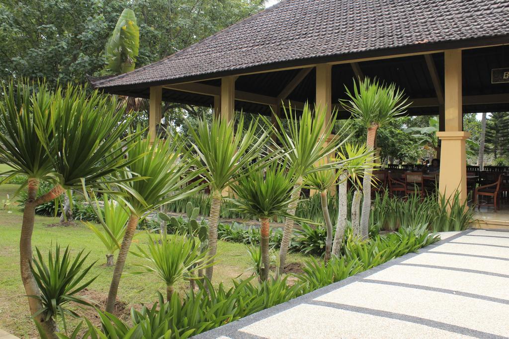 Tastura Beach Hotel Kuta  Exterior photo