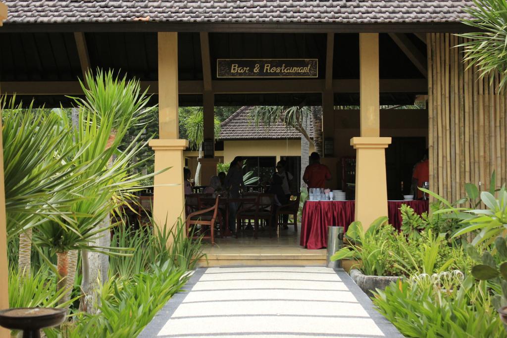 Tastura Beach Hotel Kuta  Exterior photo