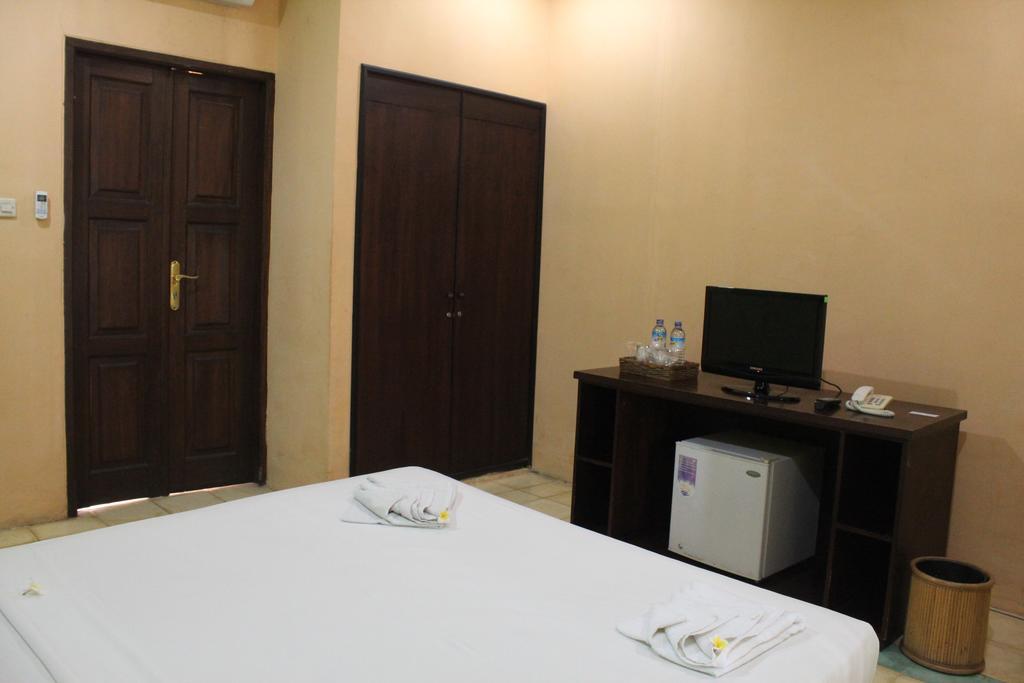 Tastura Beach Hotel Kuta  Exterior photo