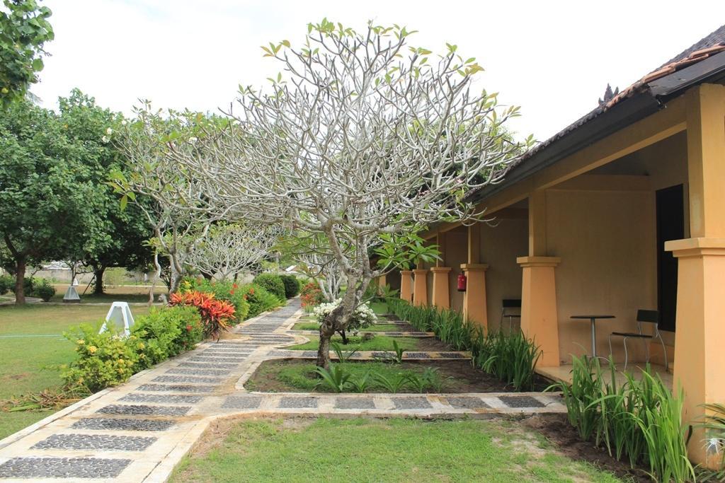 Tastura Beach Hotel Kuta  Exterior photo